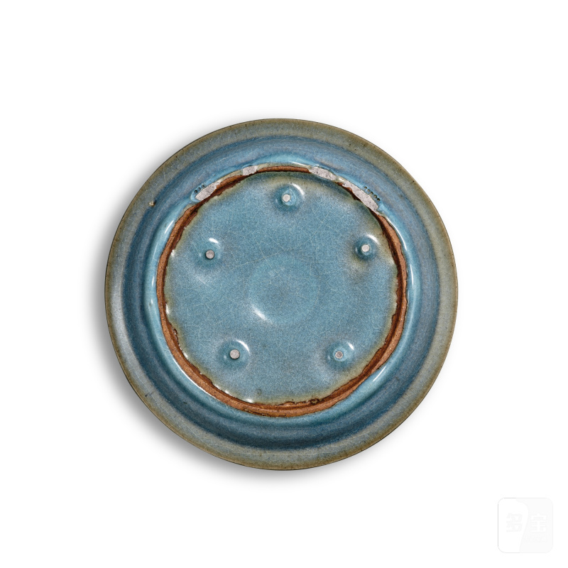 A Junyao purple-splashed blue-glazed dish, Jin - Yuan dynasty | 金至元 鈞窰天藍釉紫斑折沿盤 - 图2